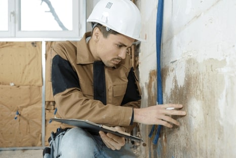 Experienced Home Inspector inspect foundation structure in Raleigh
